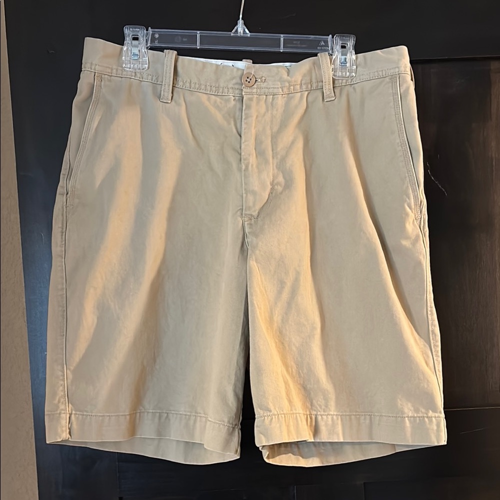 Izod Saltwater Chino Size 32 Shorts